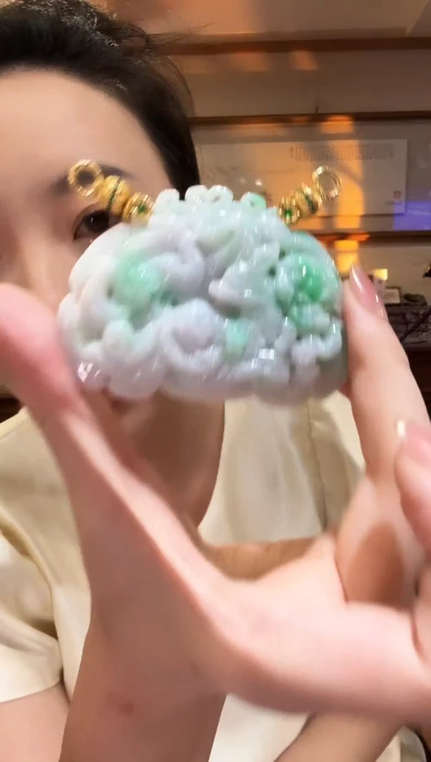 翡翠未镶嵌颈饰国风