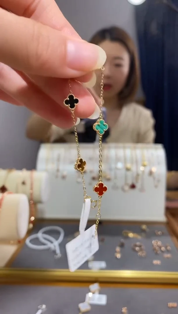 18K金镶嵌手链玛瑙/玉髓手链