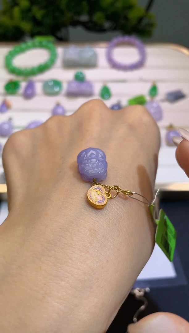 翡翠18K金镶嵌吊坠(不含链)天然A货翡翠吊坠