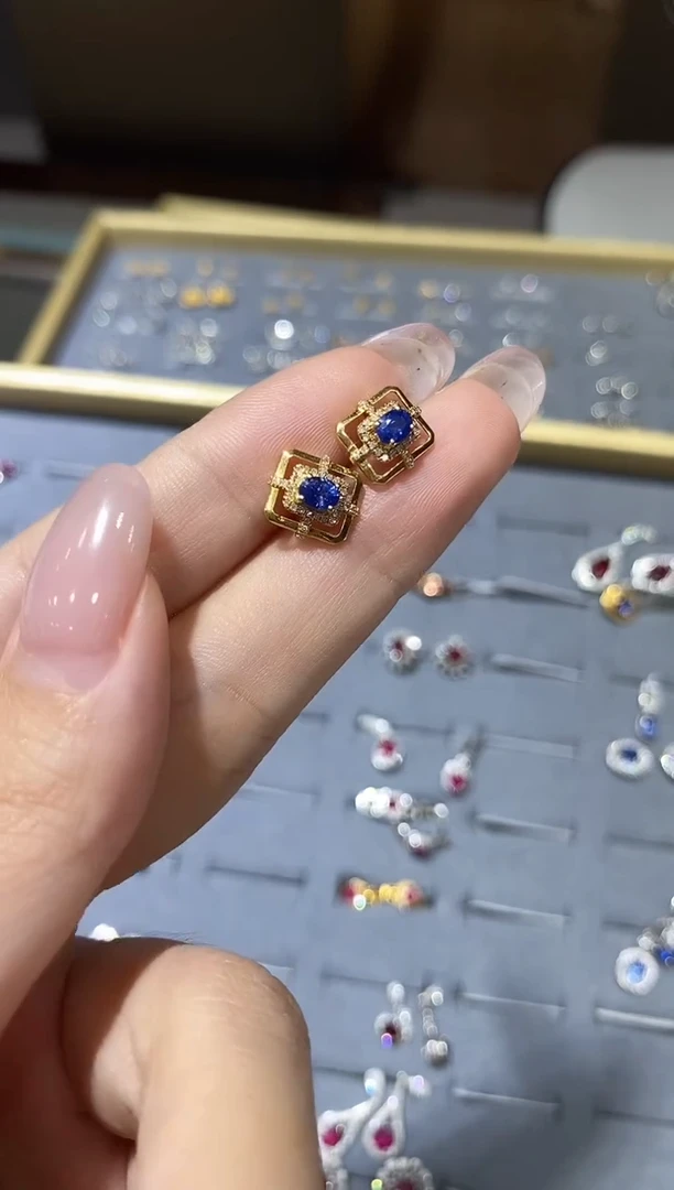 耳饰蓝宝石18K金镶嵌蓝宝石