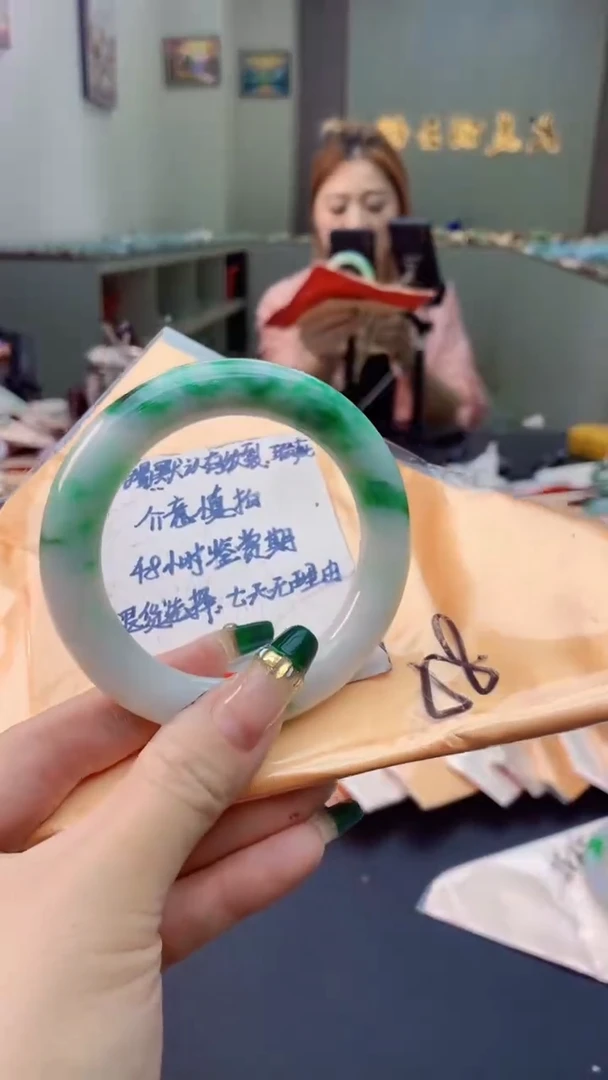翡翠手镯未镶嵌0567234752