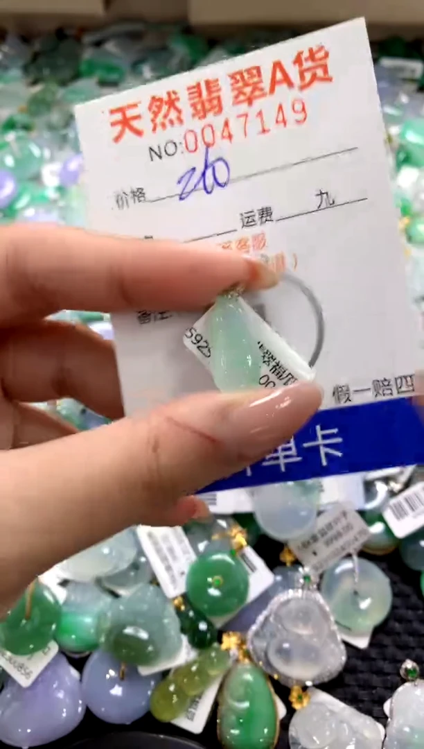 颈饰18K金镶嵌翡翠1111111111111111