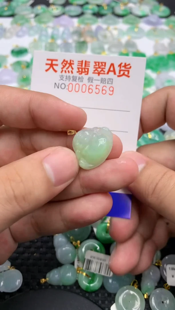 翡翠18K金镶嵌颈饰1111111111111