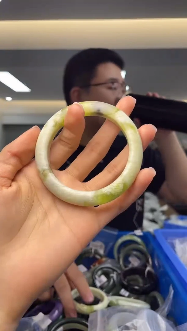 【闪购商品】蛇纹石玉`未镶嵌多样性发一件*59*63