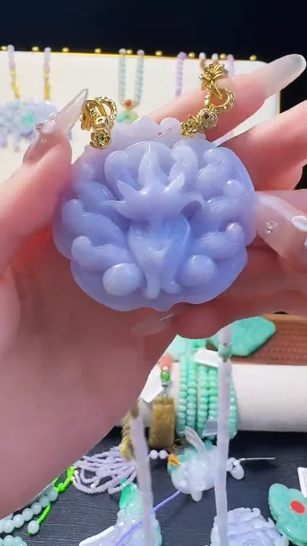 翡翠未镶嵌颈饰九尾