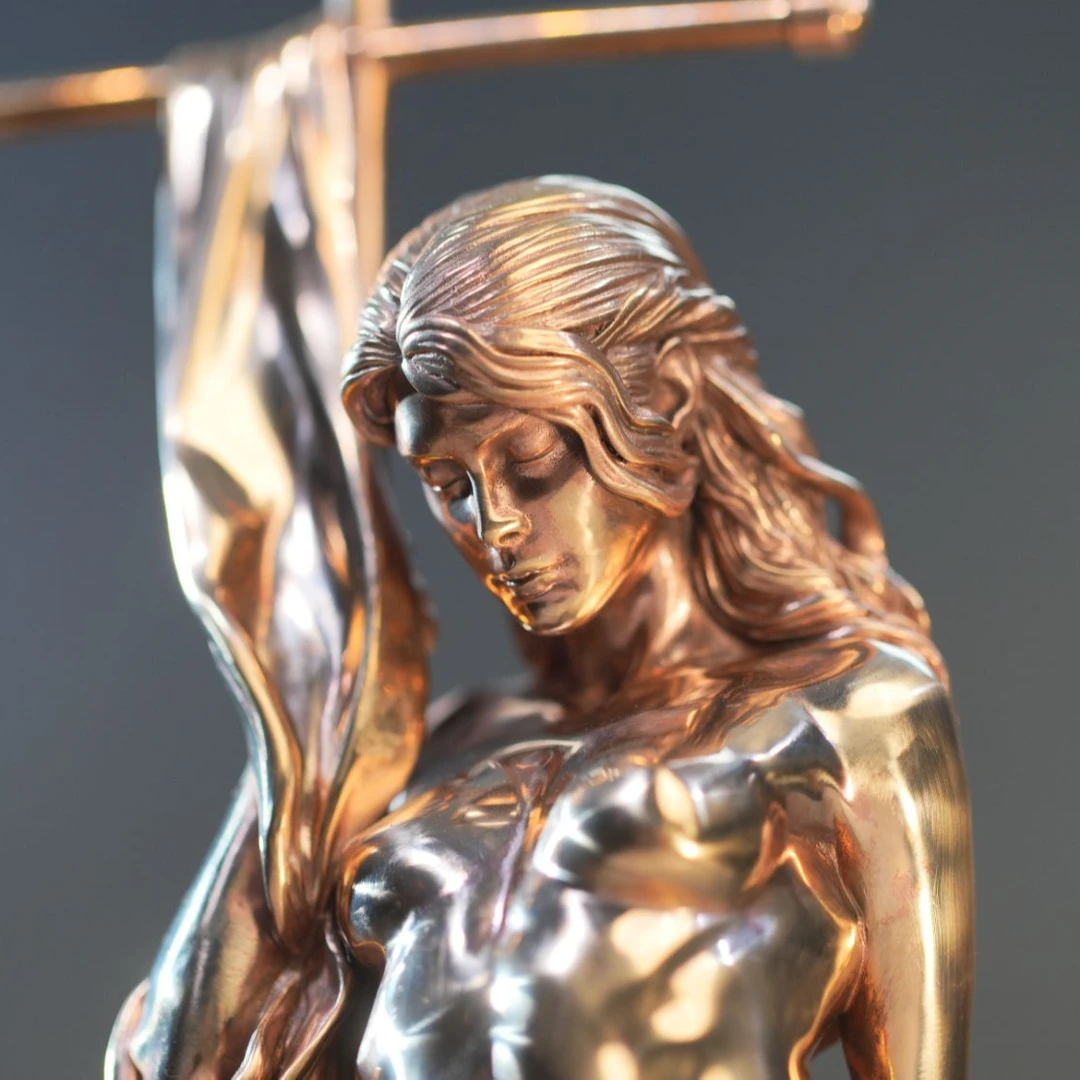 墨生潮流铜雕像十字架手办女王青铜紫铜收藏品艺术品高颜值