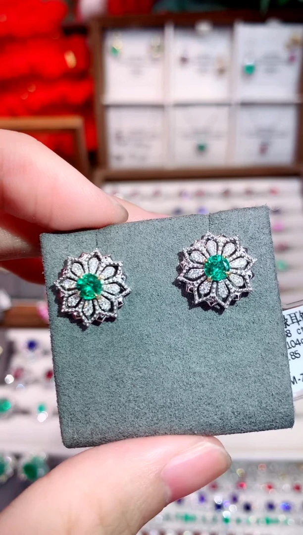 18K金镶嵌耳饰祖母绿0.68ct/天然宝石/七天无理由