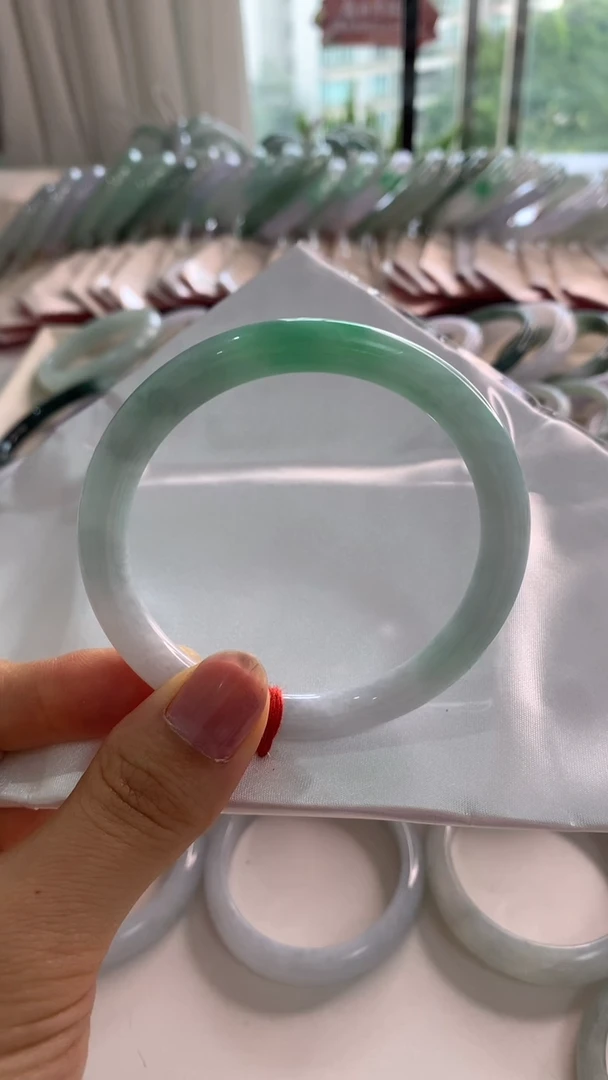 未镶嵌手镯翡翠58圆条带色