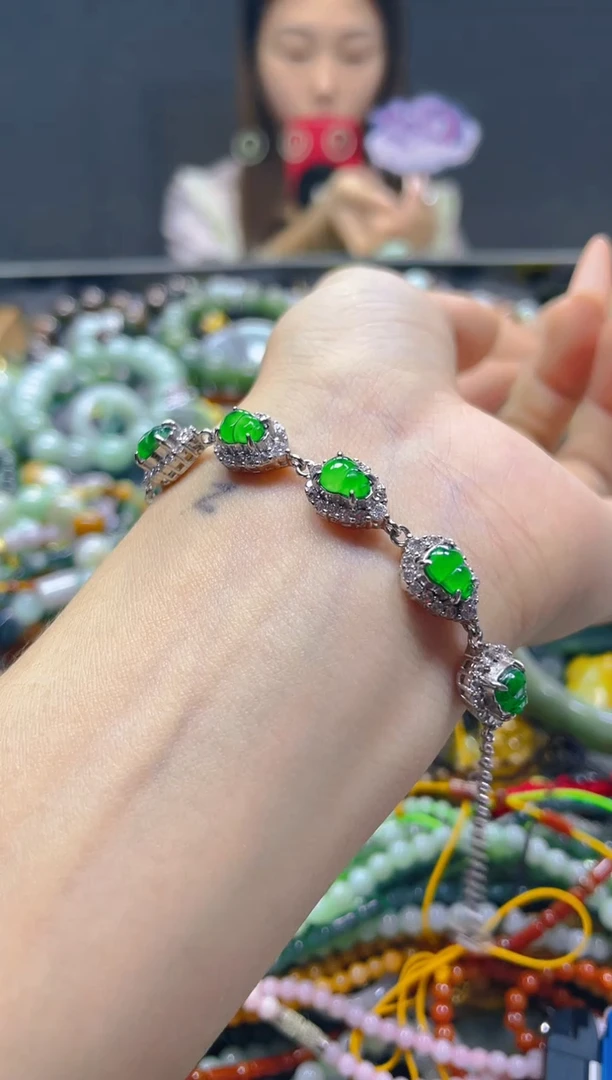 颈饰未镶嵌翡翠/J/翡翠A货，一件也是批发价