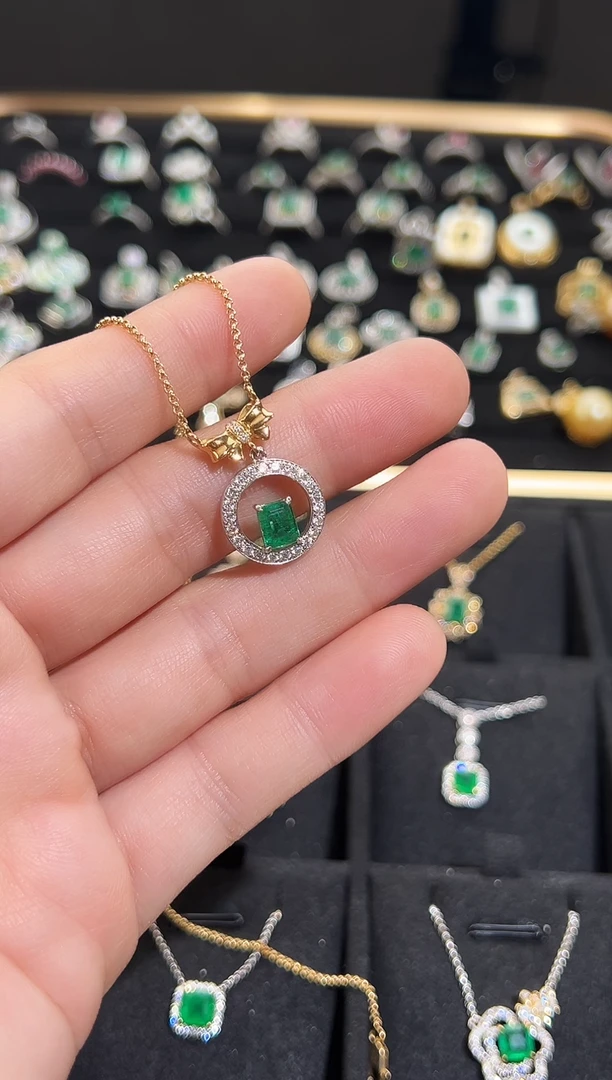 【闪购商品】祖母绿项链18K金镶嵌祖母绿