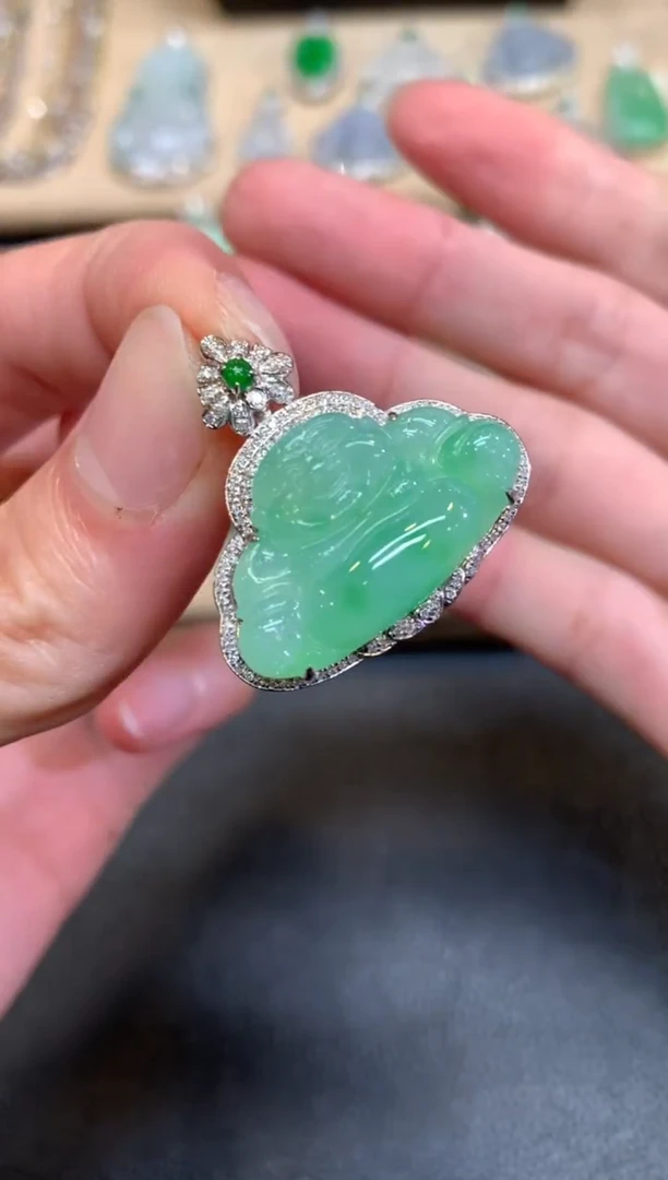 【闪购商品】翡翠颈饰18K金镶嵌佛公【无服务费】