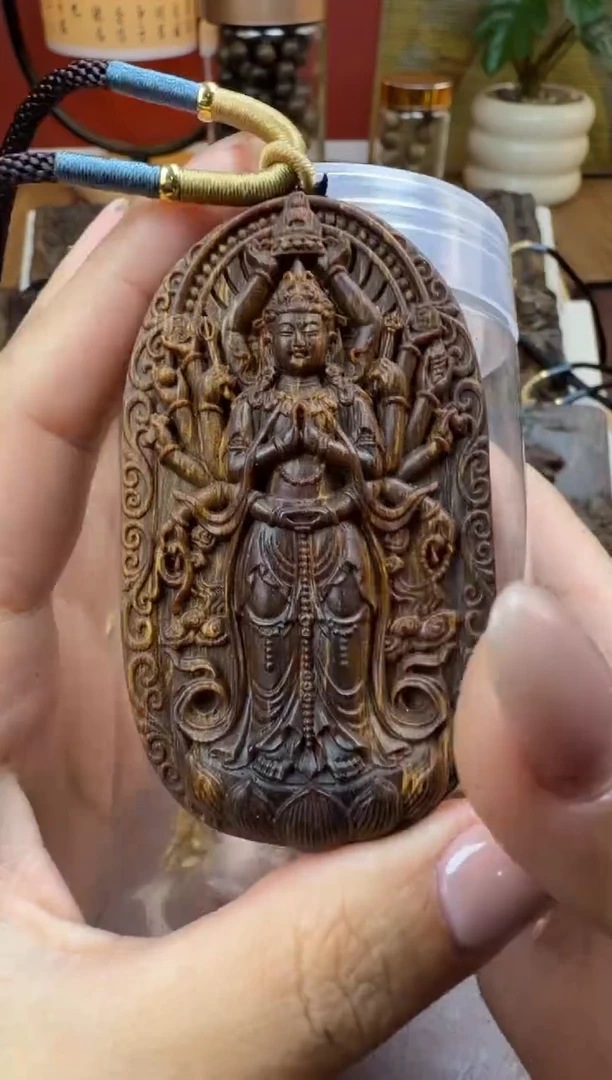 木木雕款芽庄  站千手观音  7cm 送养香瓶