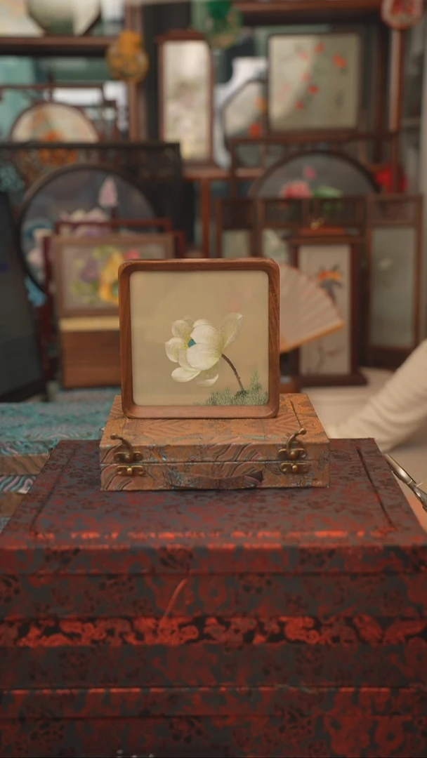 扇子苏绣双面绣四方台屏胡桃木框小号16CM