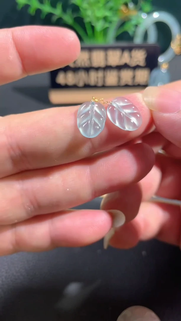 翡翠18K金镶嵌颈饰翡翠
