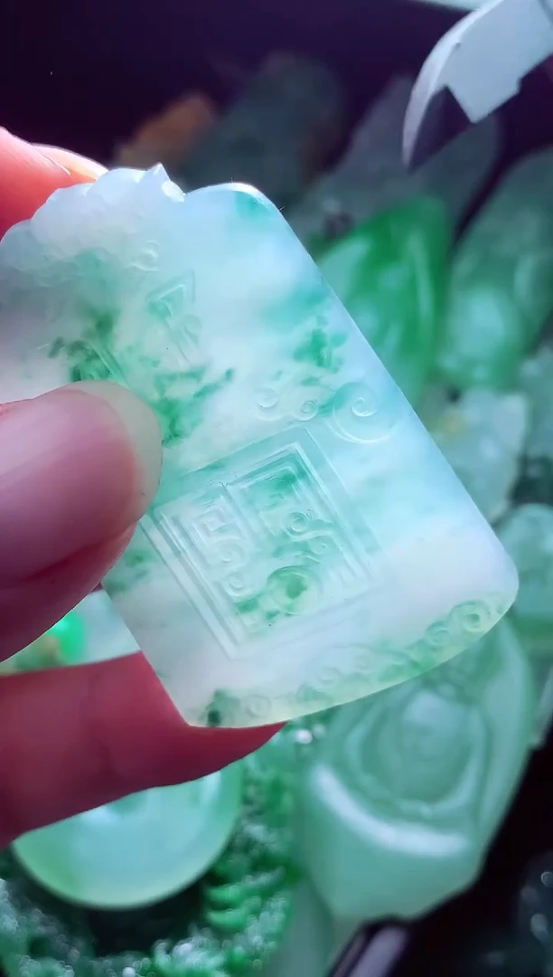 未镶嵌定制翡翠黎**?翡翠毛货定制