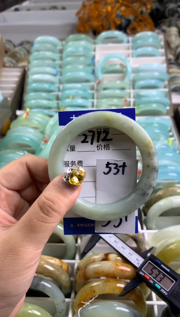 【闪购商品】蛇纹石玉手镯未镶嵌2712