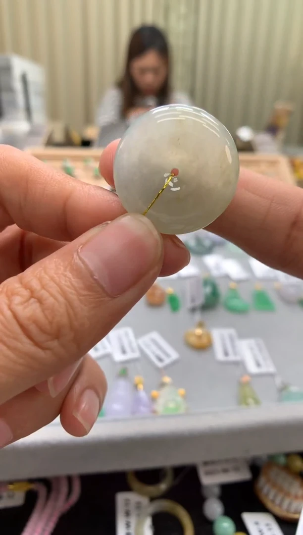 翡翠未镶嵌颈饰平安扣