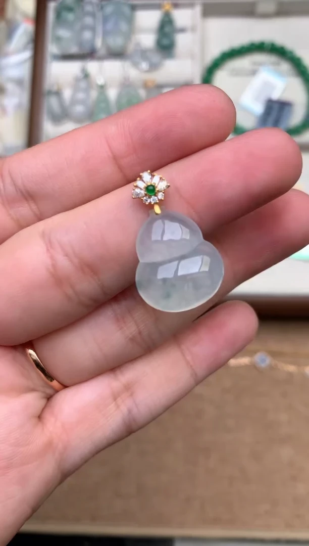 18K金镶嵌挂件翡翠一