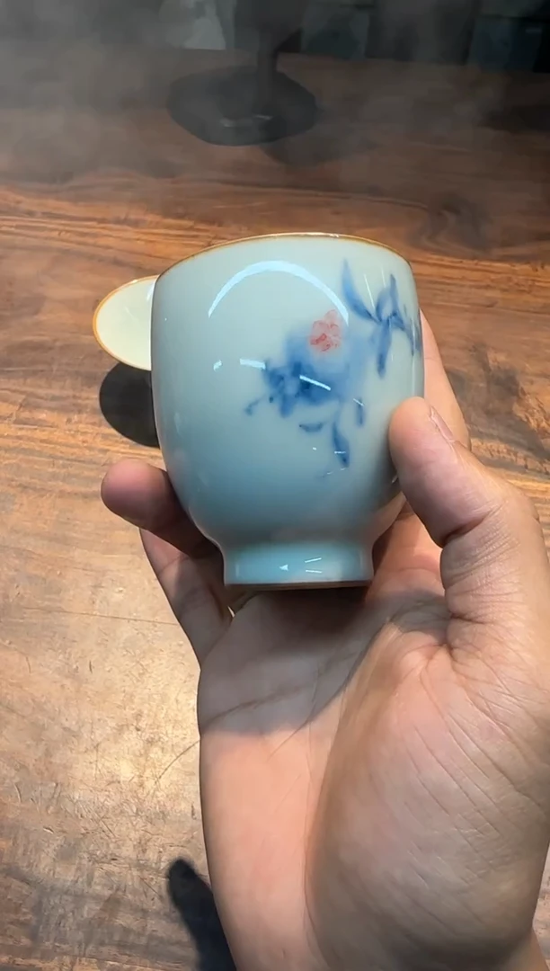 刘钦莹 铁胎汝釉石榴手握杯