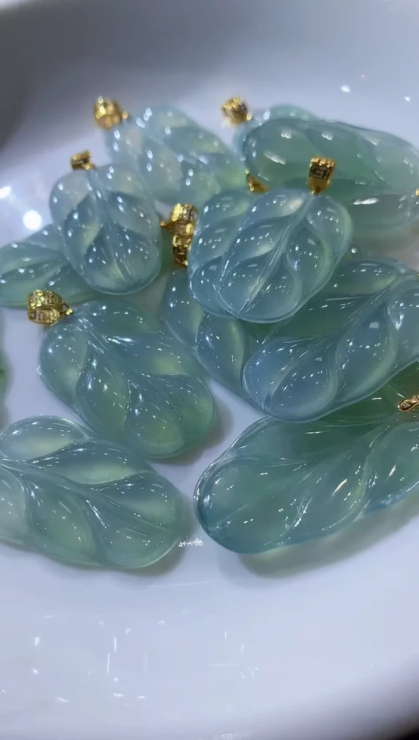 吊坠(不含链)18K金镶嵌翡翠A1 多样性发货一件