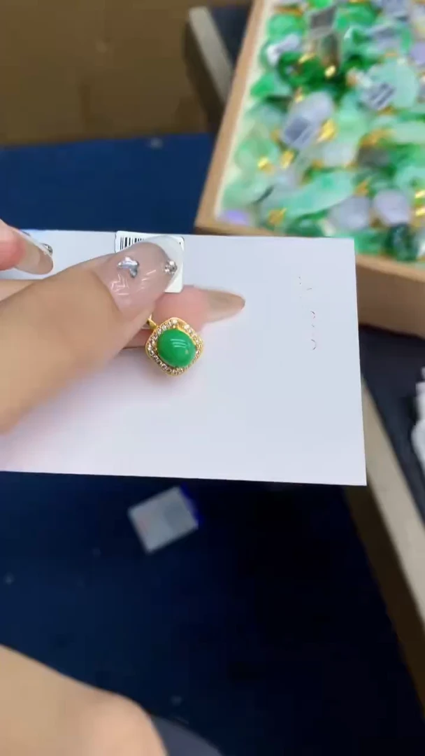 翡翠未镶嵌吊坠(不含链)1