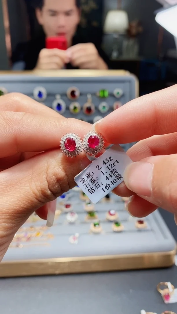 【闪购商品】红宝石耳饰18K金镶嵌1.12.