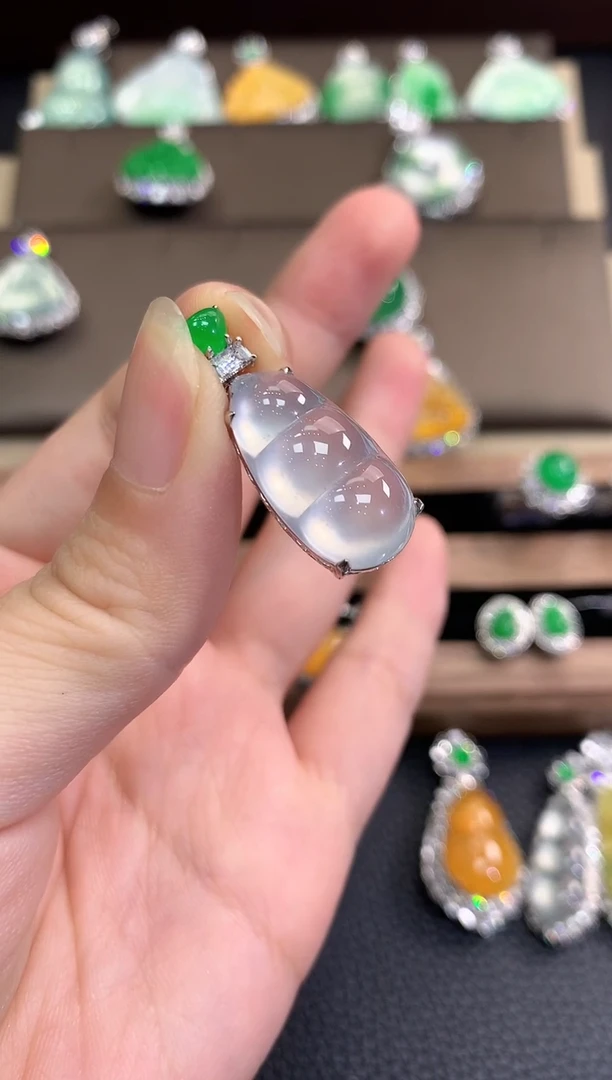 翡翠18K金镶嵌吊坠(不含链)春日珠宝 D58