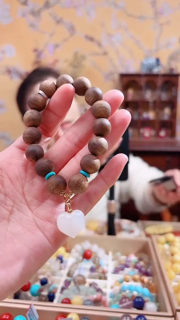 18K金镶嵌手链和田玉设计款手串