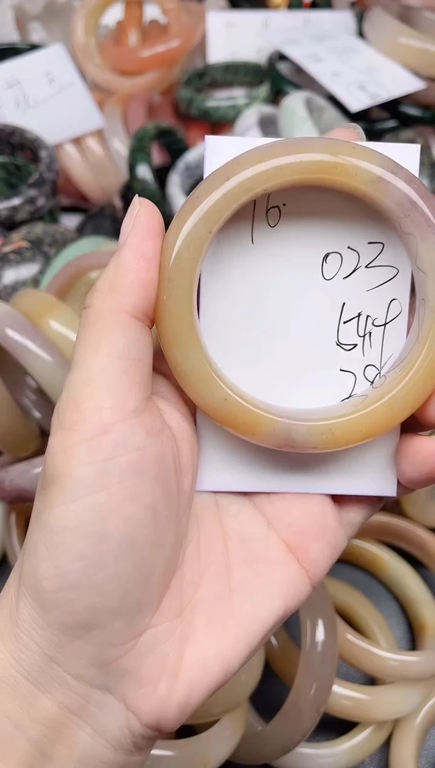 未镶嵌手镯石英质玉023