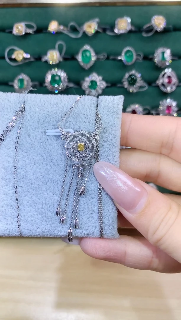 18K金镶嵌项链钻石项链