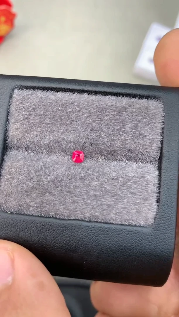 【闪购商品】定制尖晶石裸石未镶嵌0.26ct 吉尔德曼辛绝地武士