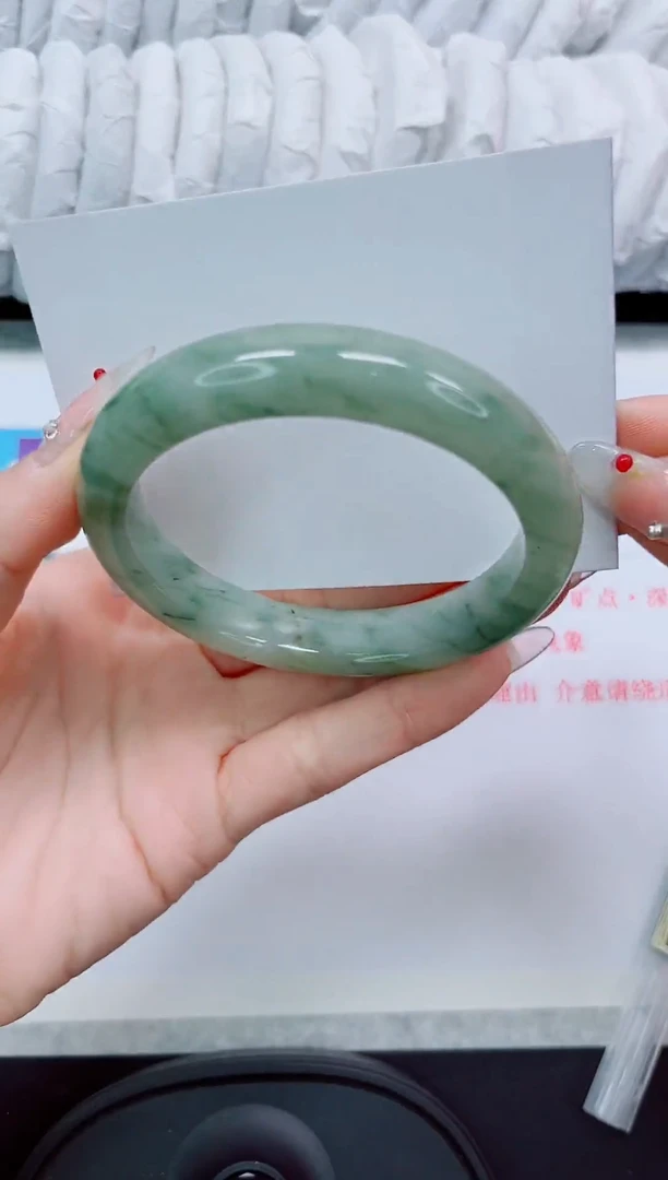 石英质玉手镯未镶嵌12