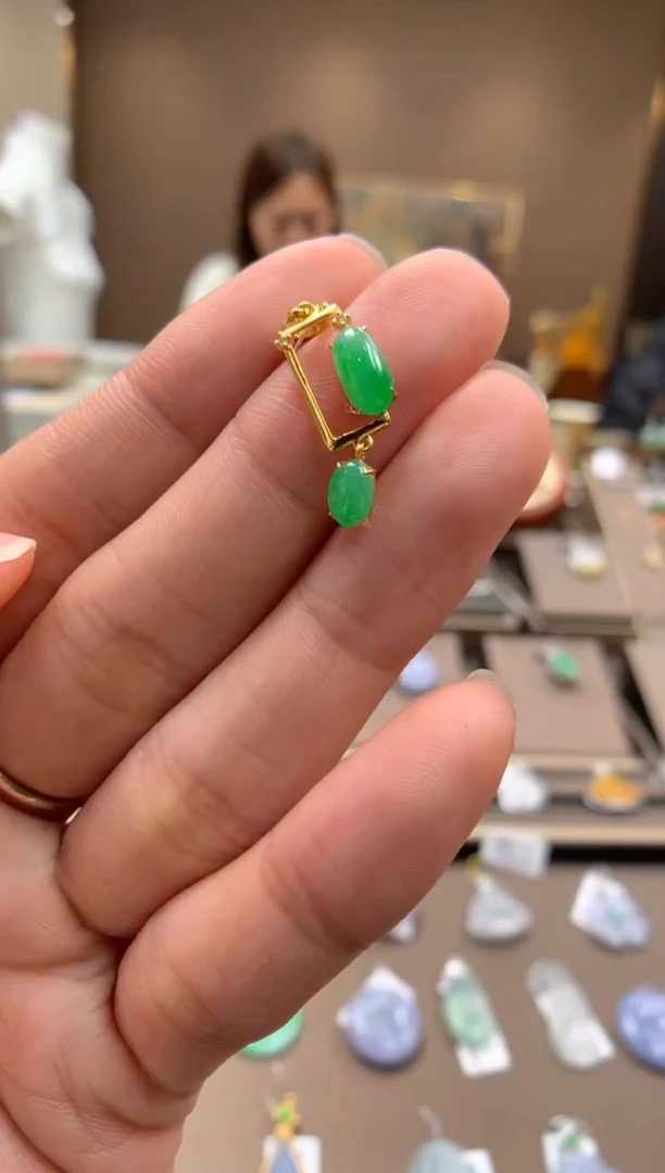 【闪购商品】翡翠颈饰18K金镶嵌蛋面