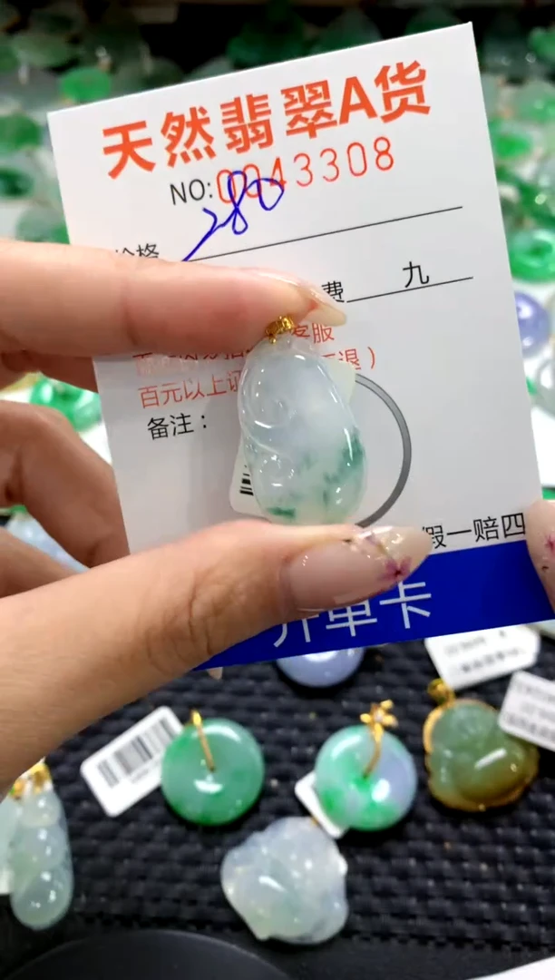 翡翠18K金镶嵌颈饰1