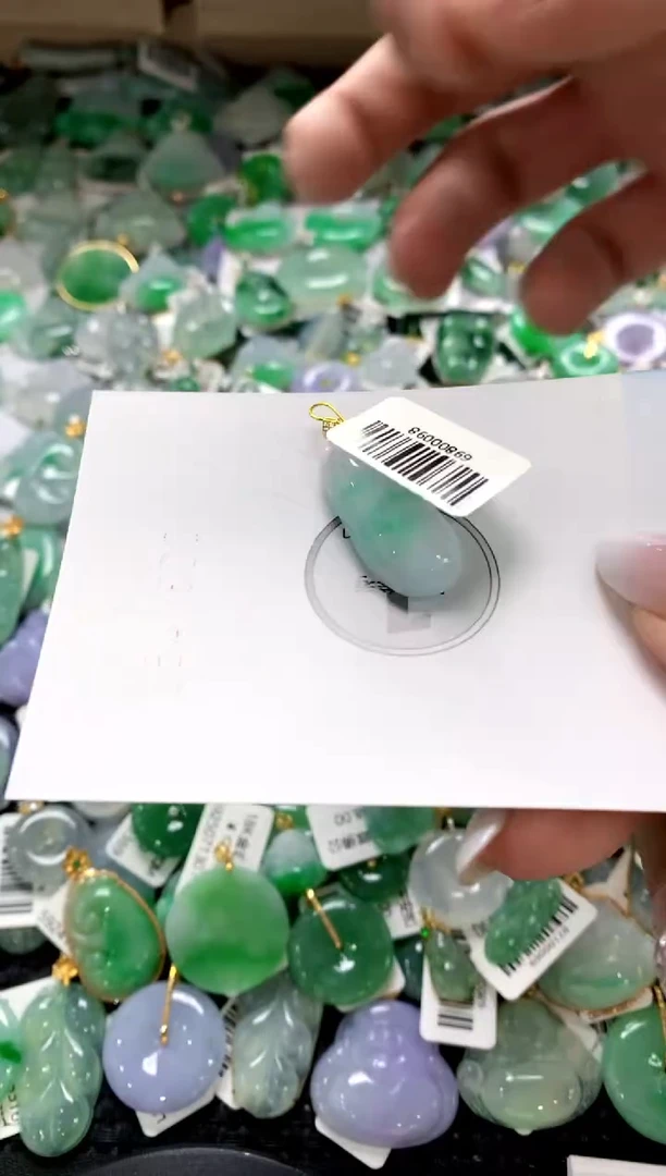 颈饰18K金镶嵌翡翠1111111111111111