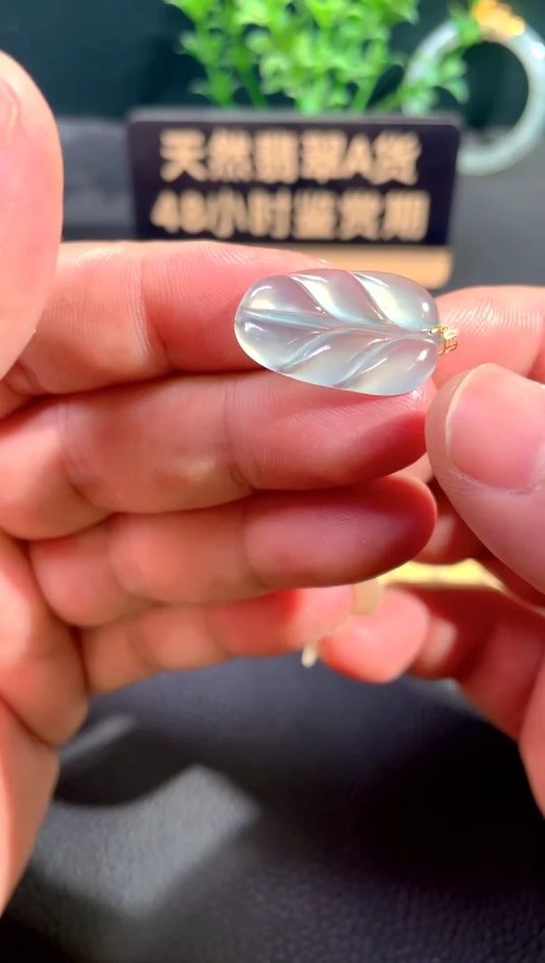 颈饰18K金镶嵌翡翠翡翠