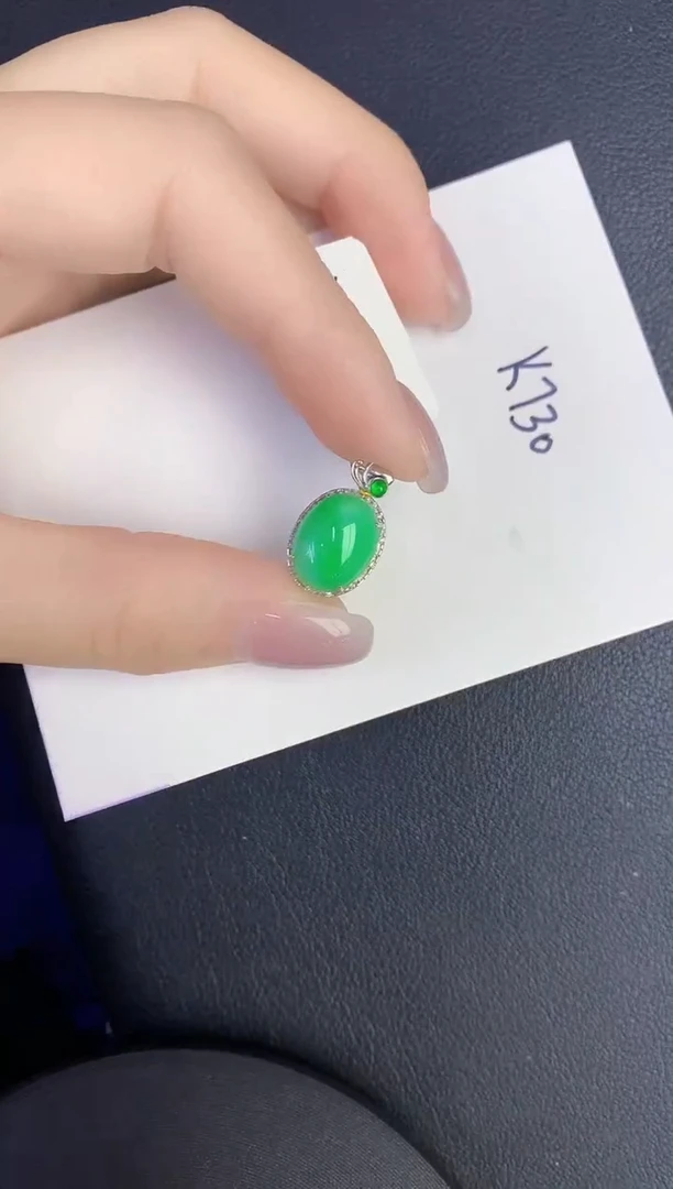 颈饰18K金镶嵌翡翠缅甸天然翡翠A货