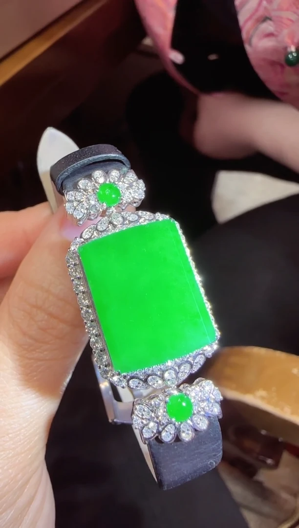 【闪购商品】翡翠手链18K金镶嵌无事牌