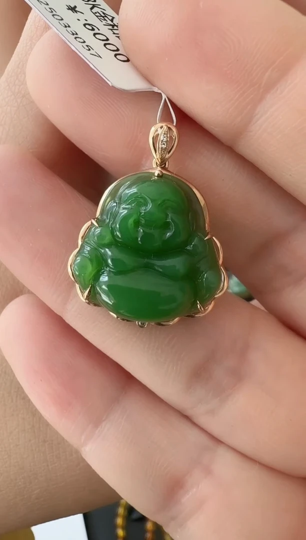 和田玉18K金镶嵌颈饰荣倩佛公吊坠