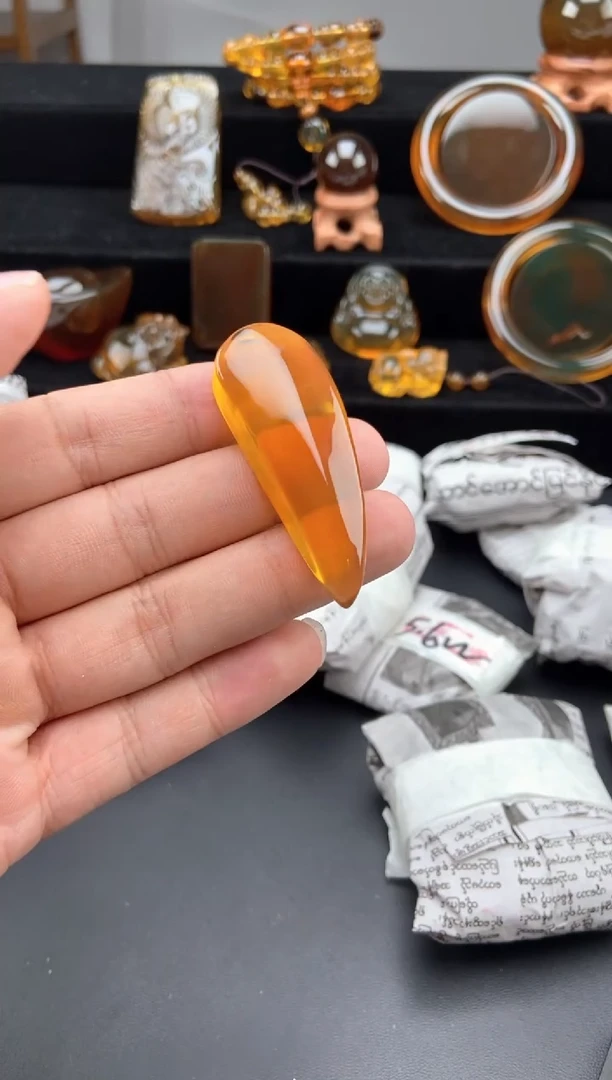 琥珀颈饰未镶嵌柳叶随形吊坠