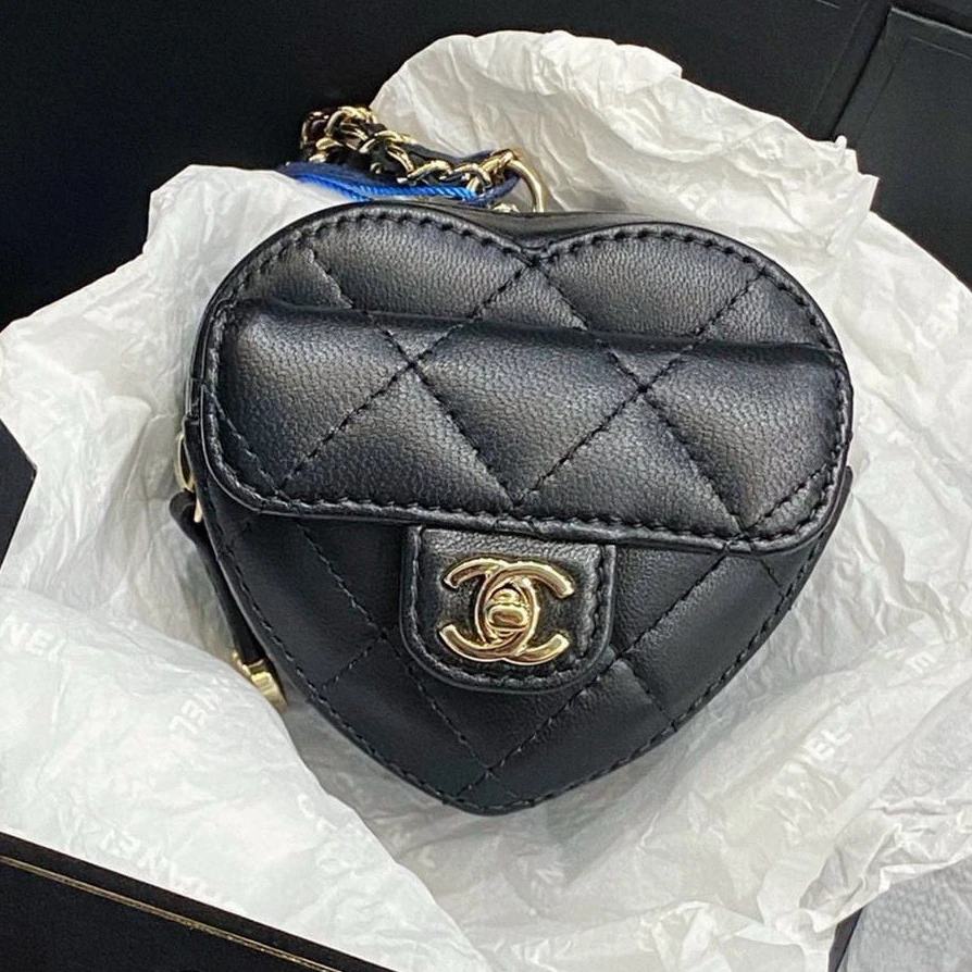 99新 Chanel/香奈儿 22P黑色Mini 爱心长项链挂包耳机包/7LH31457