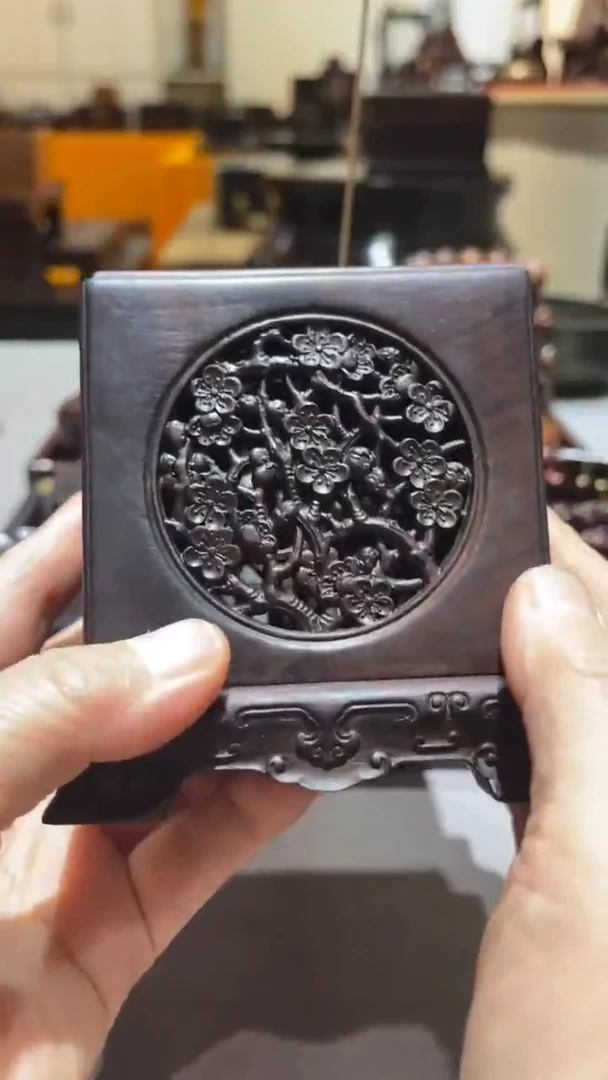 红酸枝木类精品木雕盒精工细作