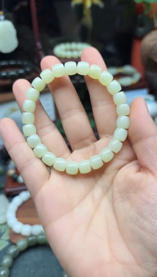 未镶嵌手链和田玉8MM    黄口直切
