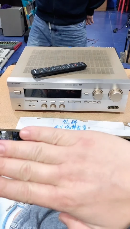 8新雅马哈V496功放，出声，带遥控，不带线材，不退不换