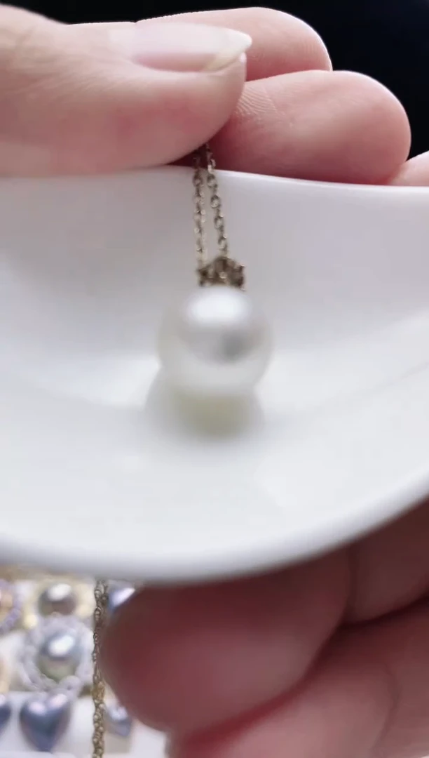 颈饰18K金镶嵌海水珍珠澳白珍珠吊坠