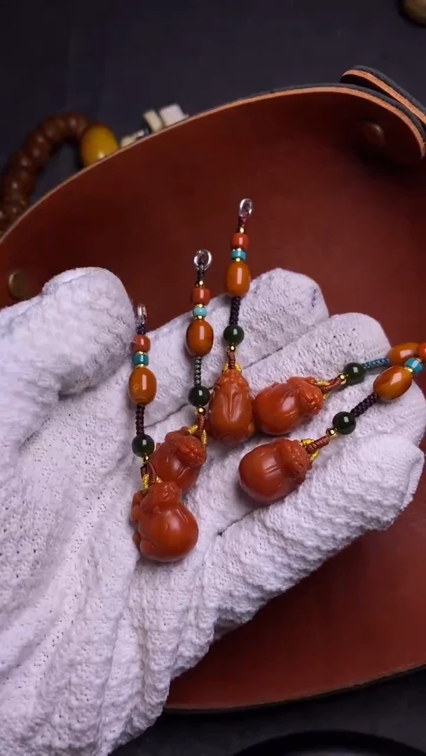 【闪购商品】南红玛瑙颈饰银S925镀金镶嵌貔貅侧挂（多样性发其一）