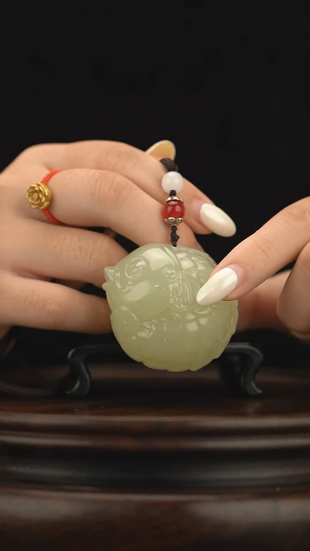 玉【年年有余】锦鲤天然玉石手把件