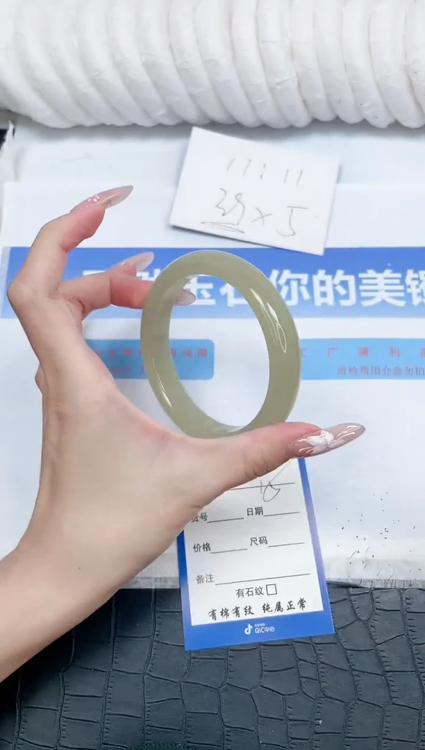 未镶嵌手镯石英质玉15-64