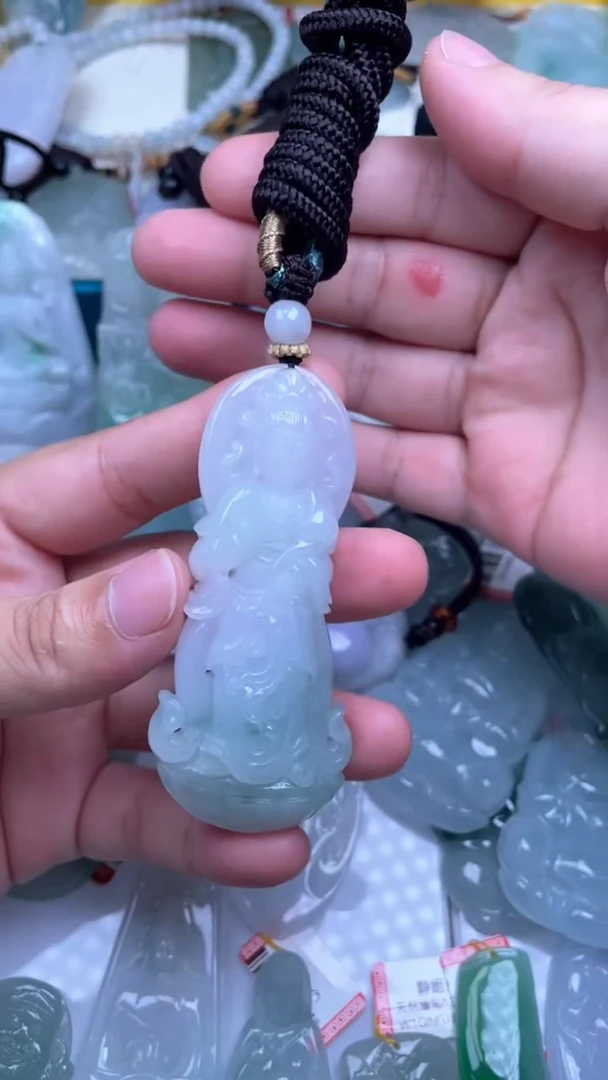 颈饰未镶嵌翡翠观音