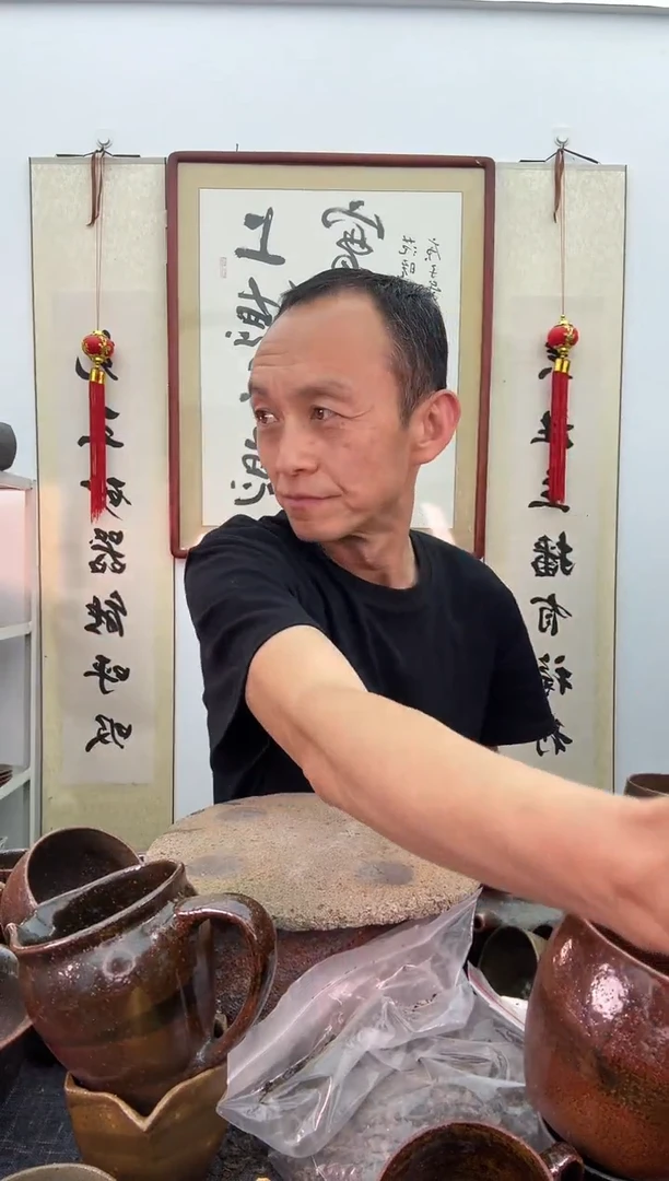 瑕疵红色马克杯350毫升